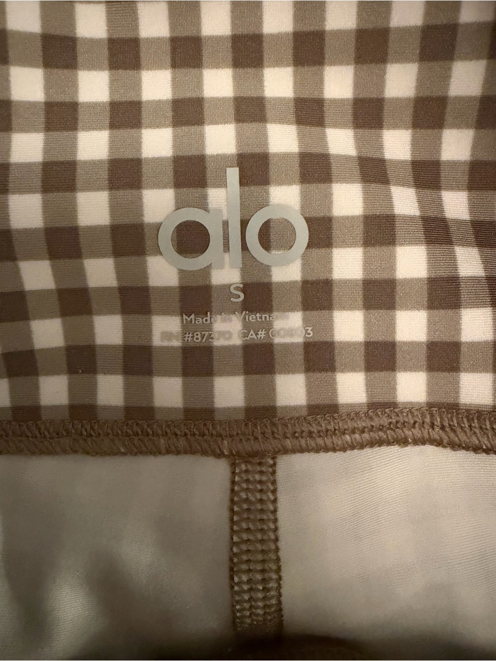 ALO Yoga SET Airlift Gingham Bralette & High-Rise Bike Shorts in Cream and Tan - Picture 9 of 10